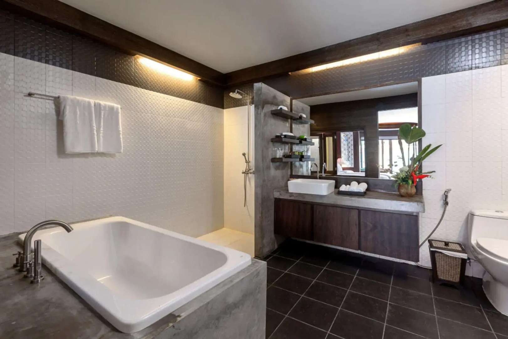 Отель Naina Resort & Spa