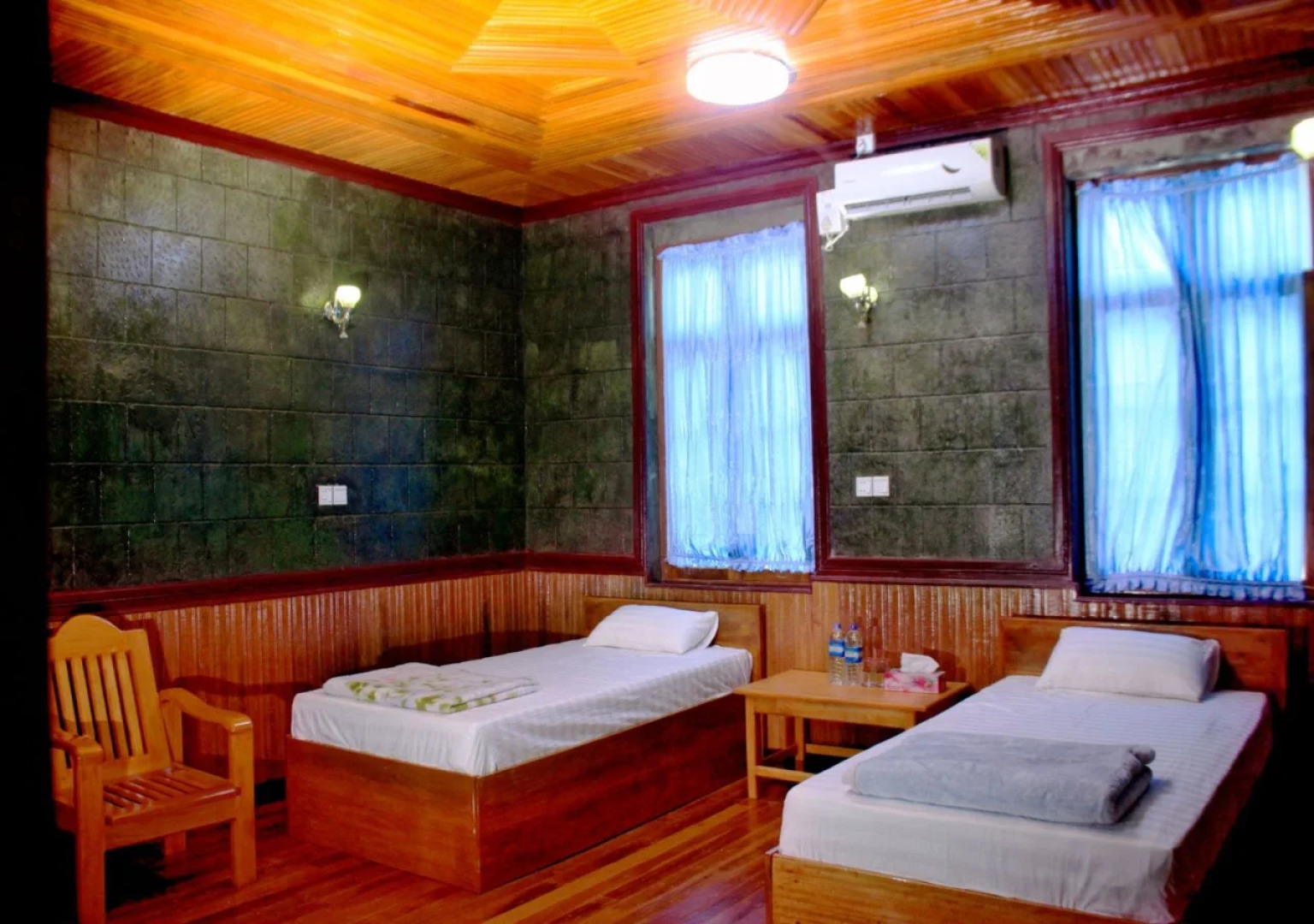 Golden Mrauk U Guest House