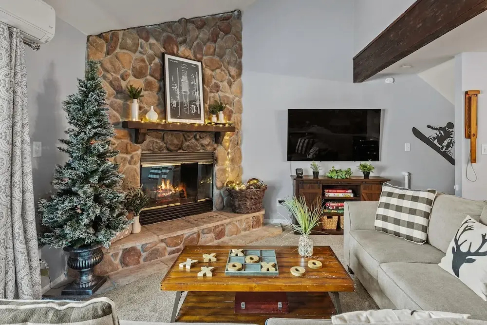 Slopeside Escape by Avantstay Walk to Ski Lifts Arcade Games Shuffleboard