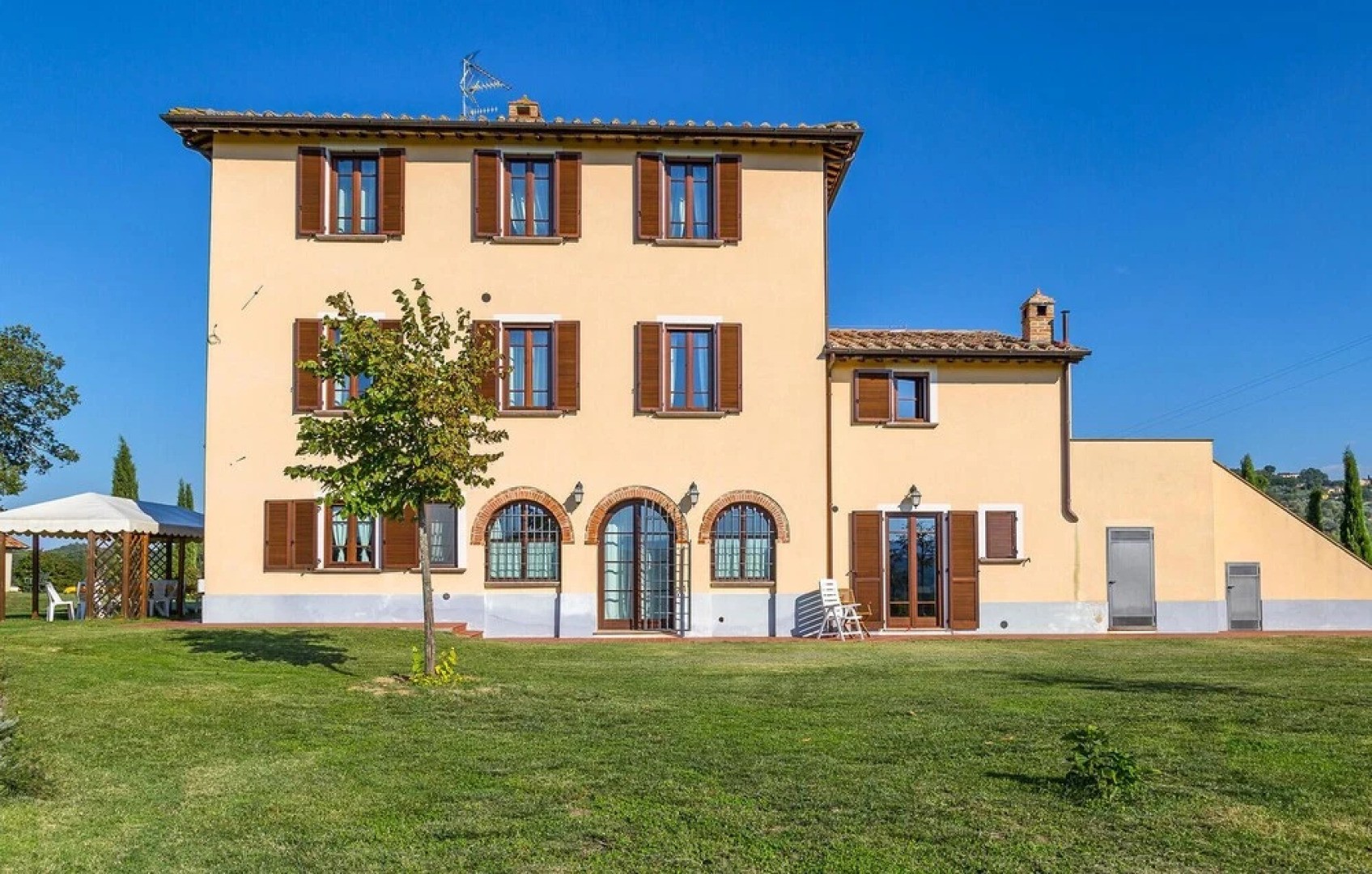 Amazing Home in Chiusi With Wifi, Private Swimming Pool and Outdoor Swimming Pool