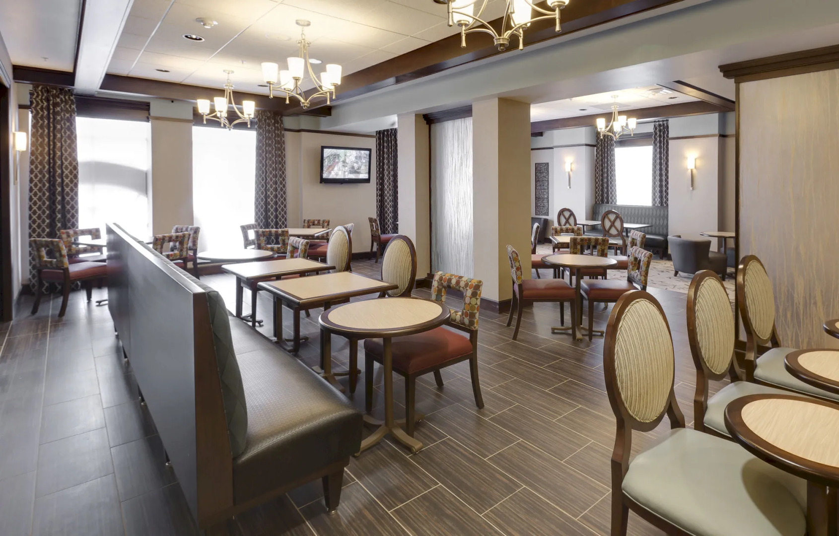 Hampton Inn & Suites Buffalo Downtown