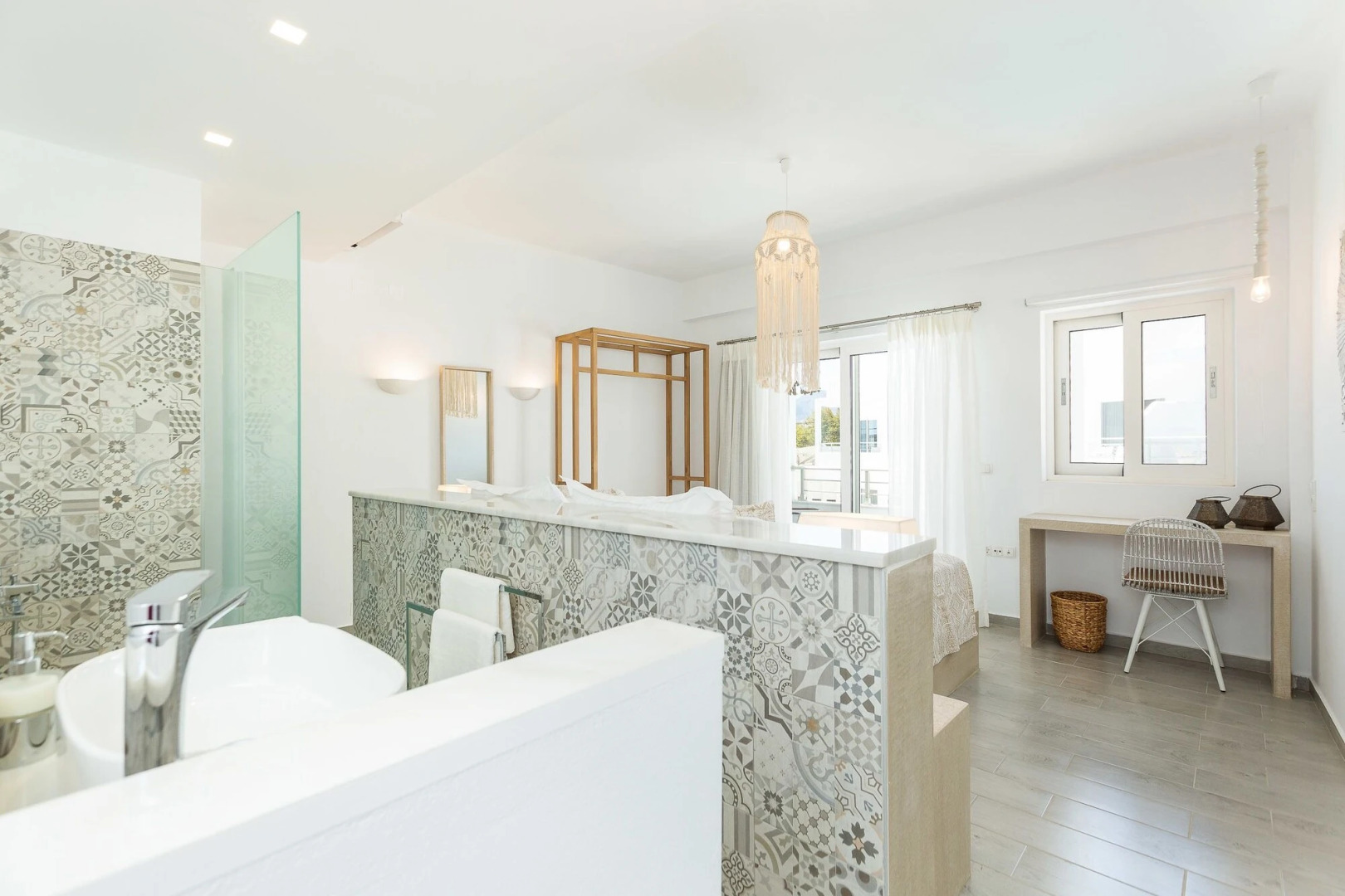 Cyano Hotel