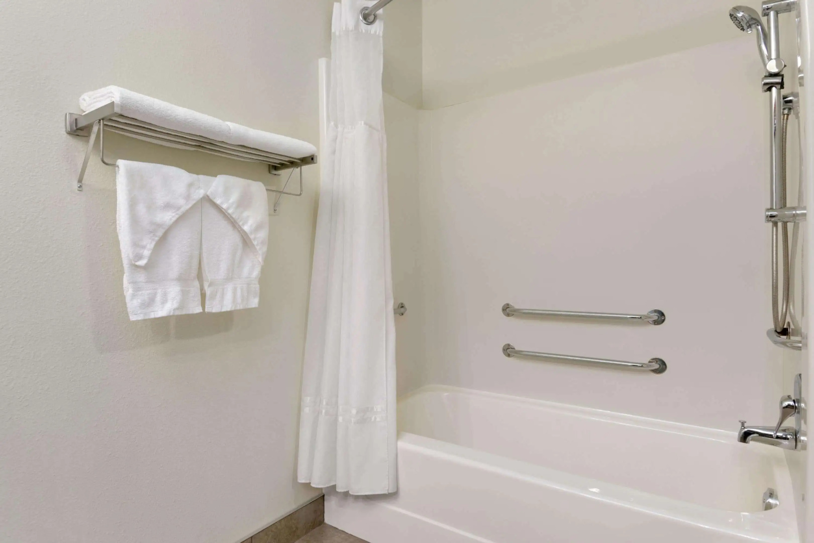 Days Inn by Wyndham Levis