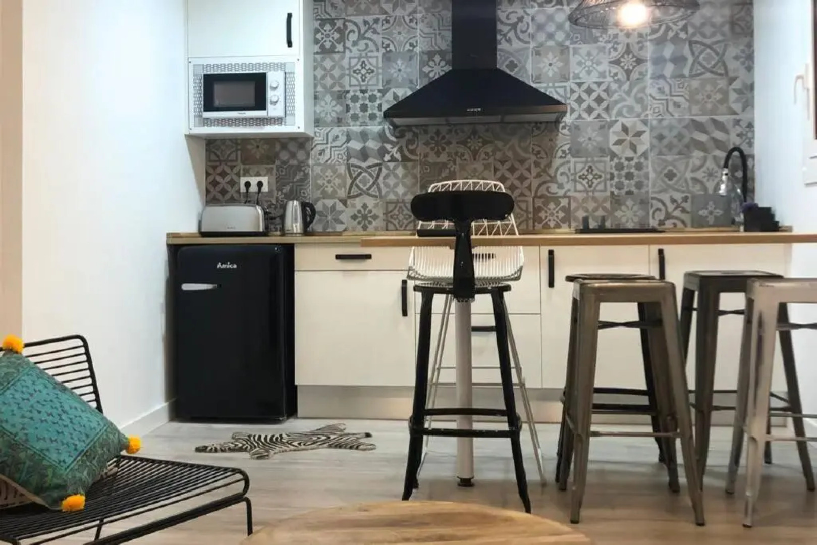 M5 Cool Terrace. Metro 1 min. Center 15' by metro