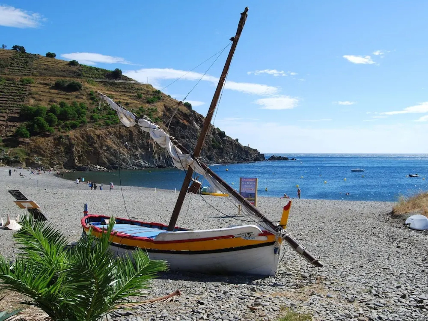 Colorful Apartment With Balcony or Terrace 500m From the sea