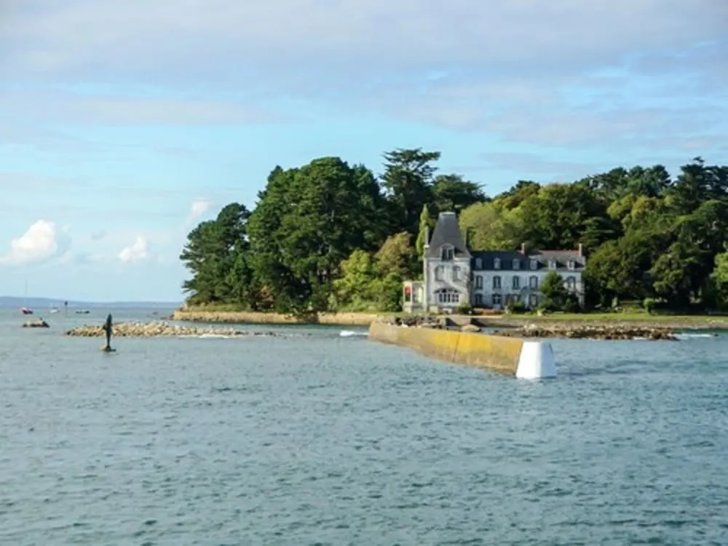 Rural holiday home near beach, culture and recreation in the tip of Brittany