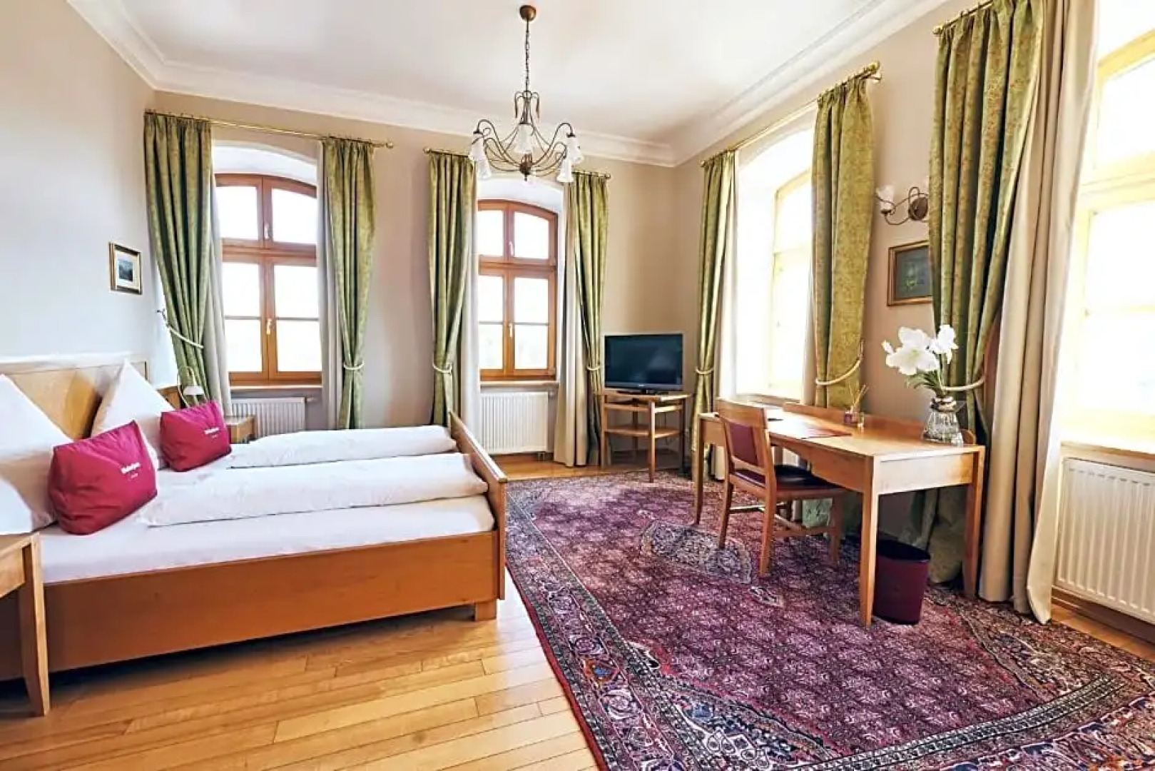 Hotel & Restaurant Waldschloss