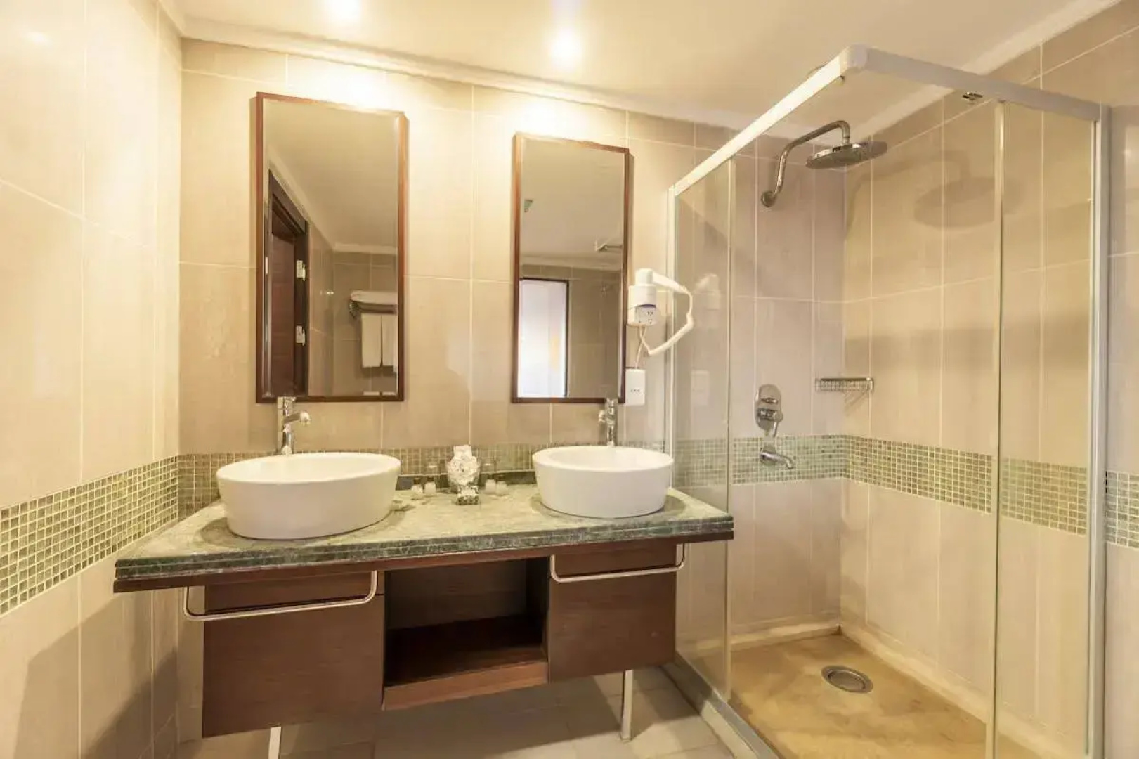 Maira Deluxe Resort Hotel