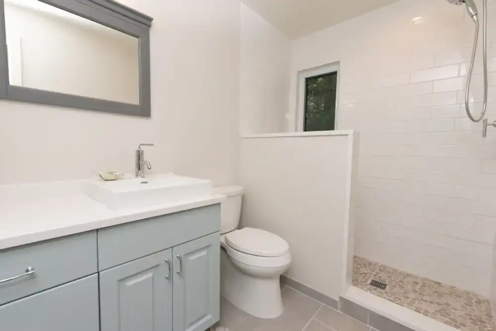 Beach View Cottage - On the Lake