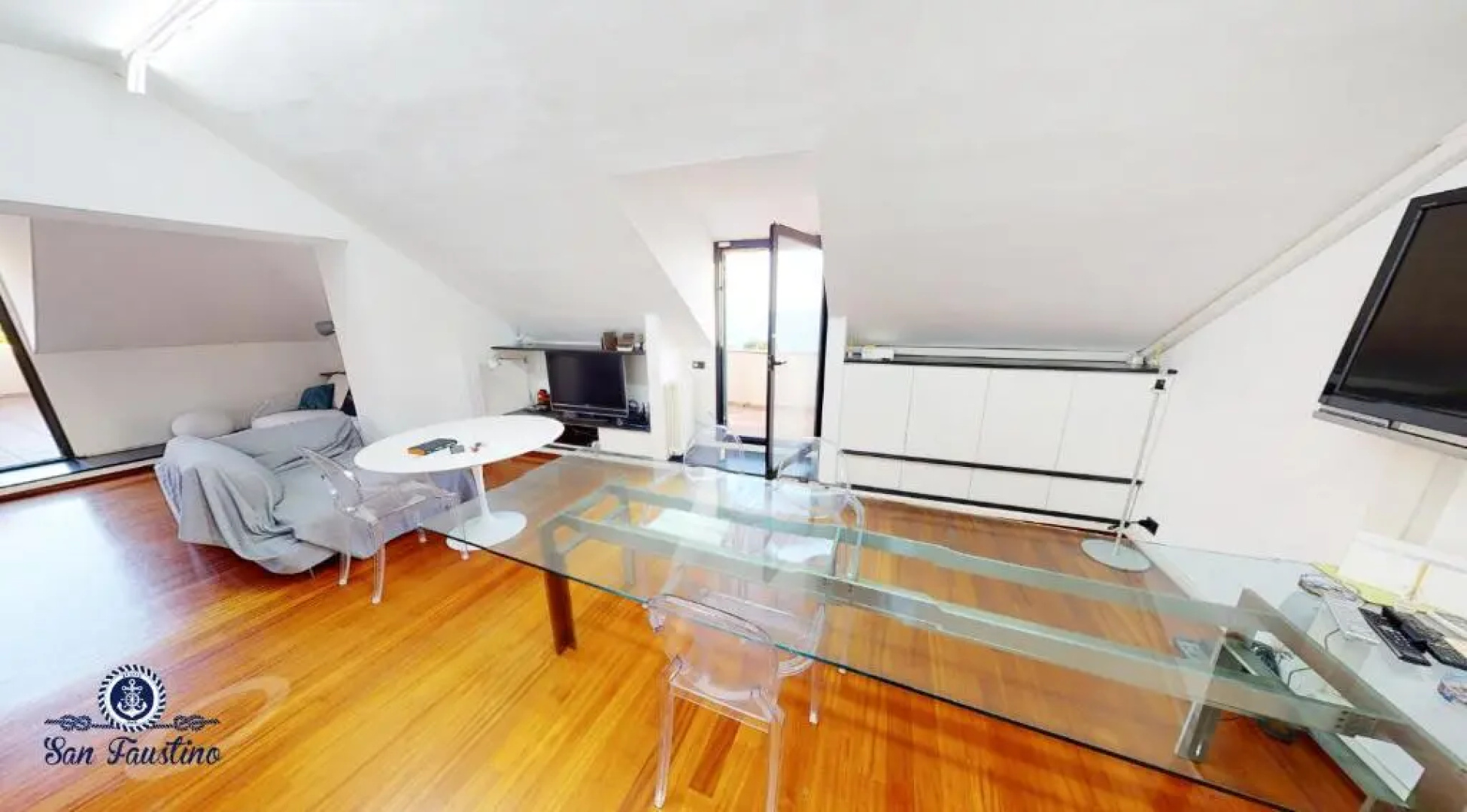 ATTICO SAN FAUSTINO 165 mq più 110 mq di terrazza- IN VILLA 700 ,VISTA MARE STREPITOSA-100 m dalla spiaggia-PARKING ESCLUSIVO-SKY,NETFLIX