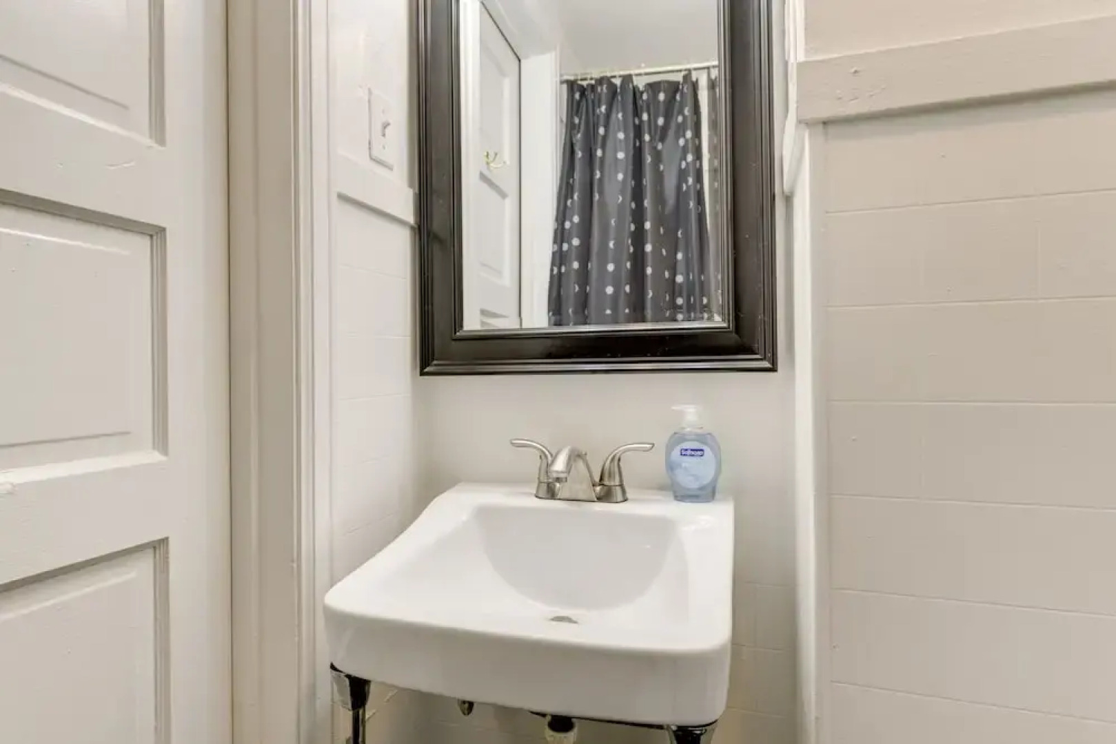 Charming Buffalo Apartment: 2 Mi to Downtown