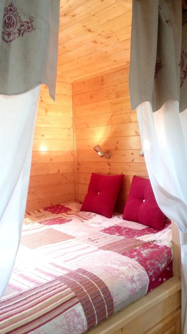 Bungalow With one Bedroom in Nouic, With Furnished Garden