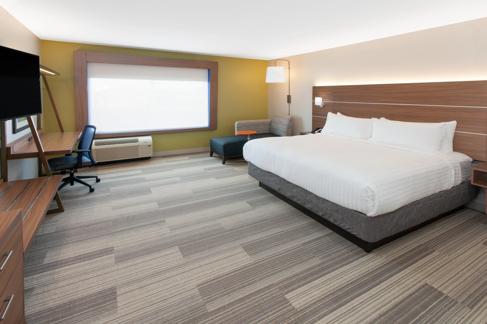 Holiday Inn Express & Suites Detroit - Farmington Hills by IHG