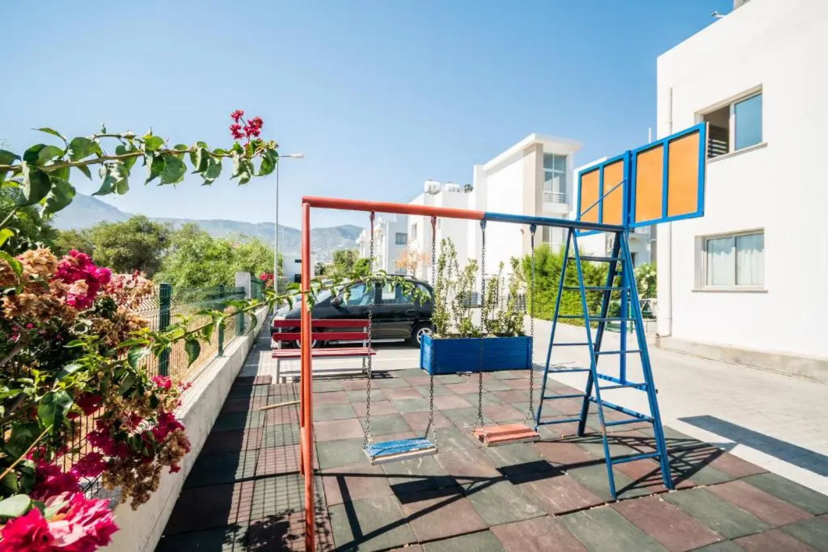 Luxury Two-Bedroom Apartment in amazing place Lukomorye E5