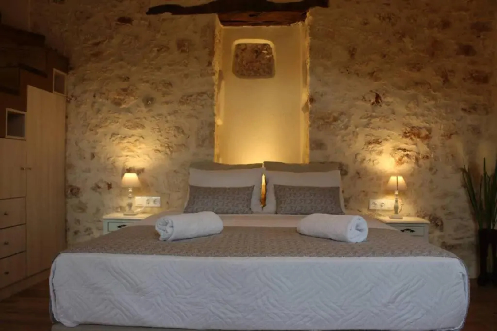 Stone Villa with swimming pool-BBQ!