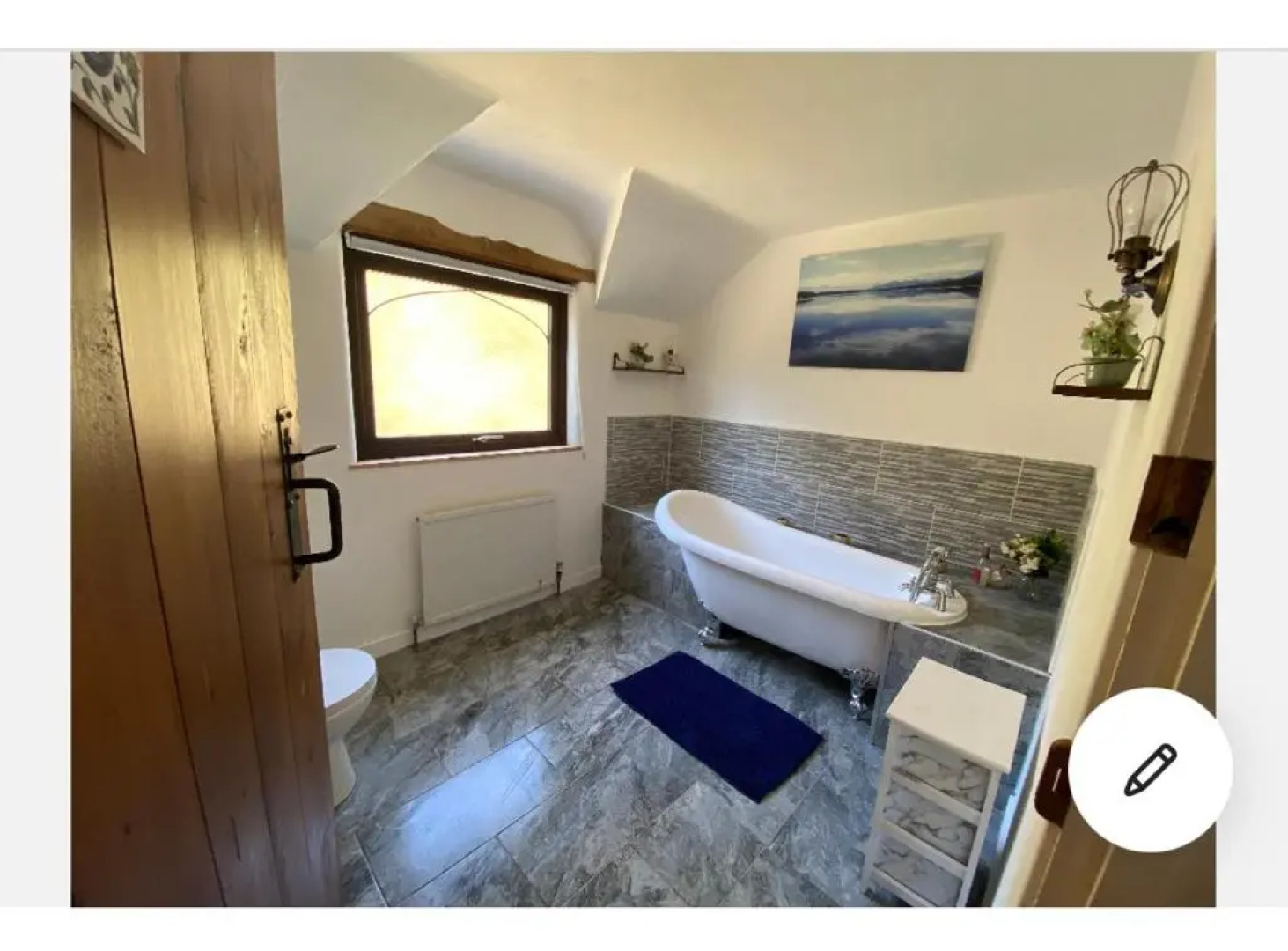 Beautiful secluded farmhouse with hot tub