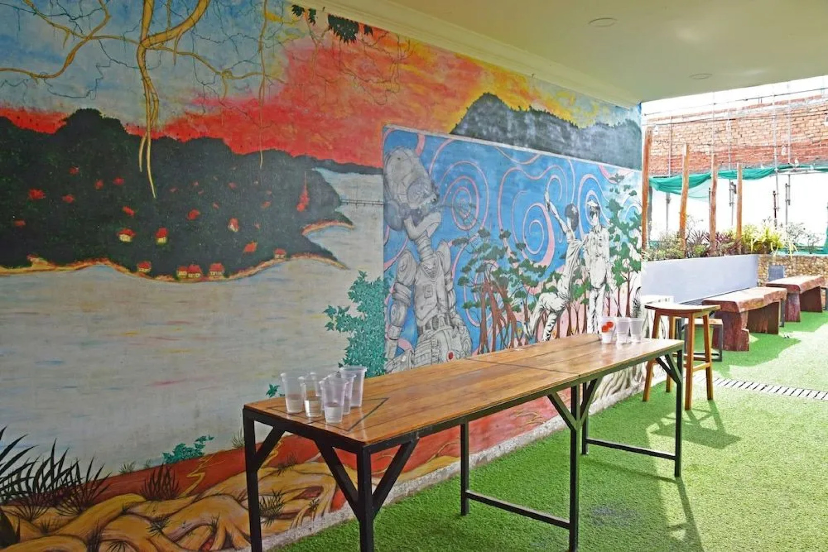 Mad Monkey Hostel Kampot