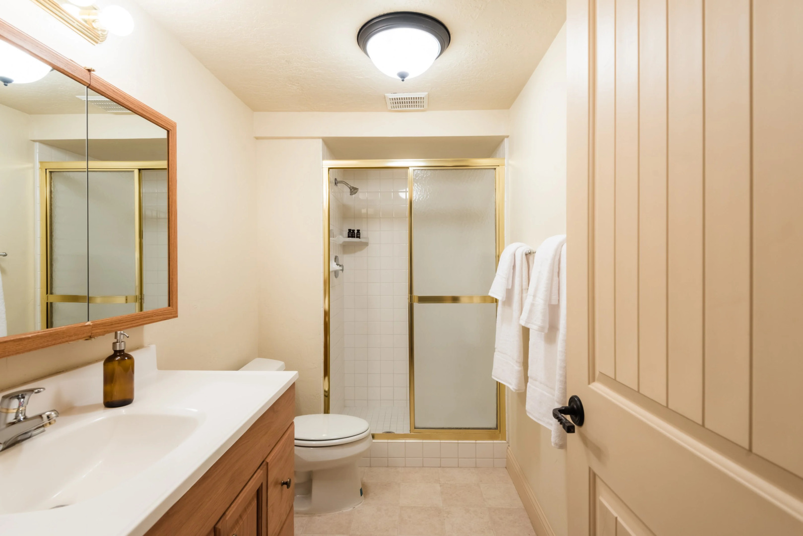 Charming Rustic Mountain Escape w/ Hot Tub & Table Tennis! ❤ by AvantStay