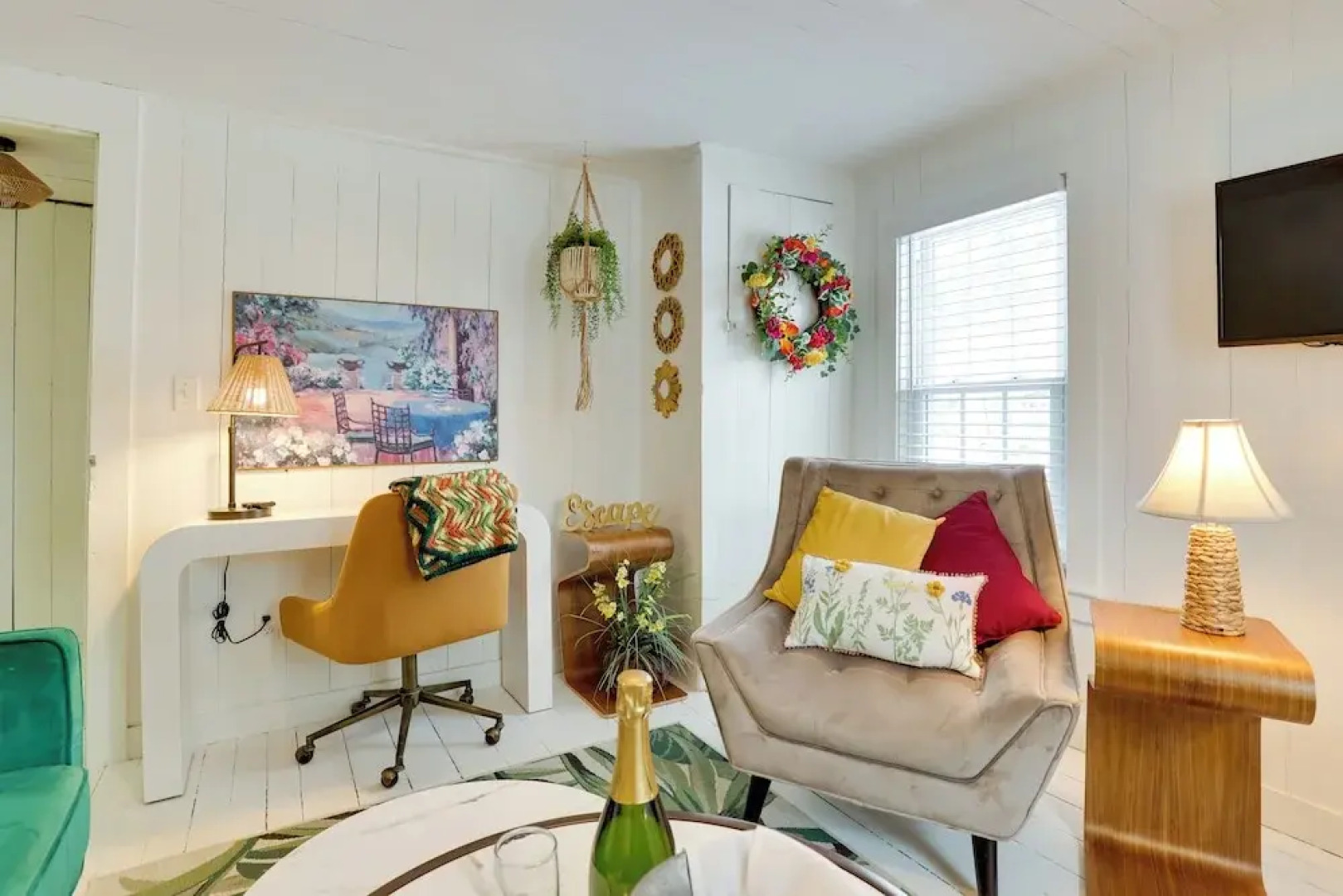 Walk to Eats: Mtn-view Hammondsport Hideaway!