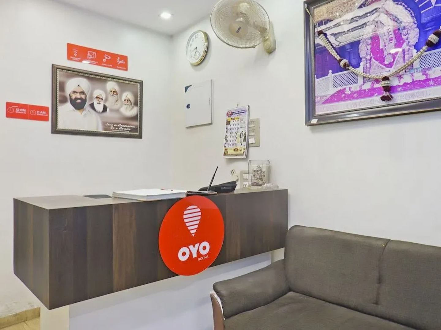 OYO 23524 Shades Of Royal