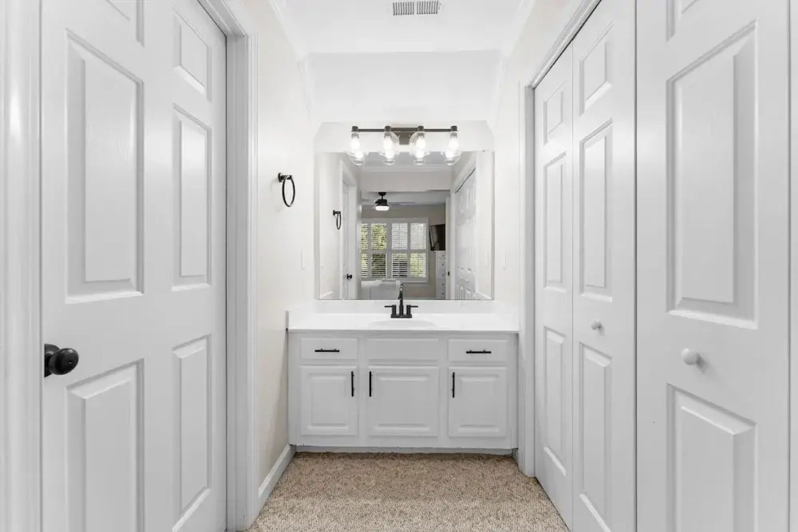 Shoreway Cove by Avantstay Waterfront Pool Dock