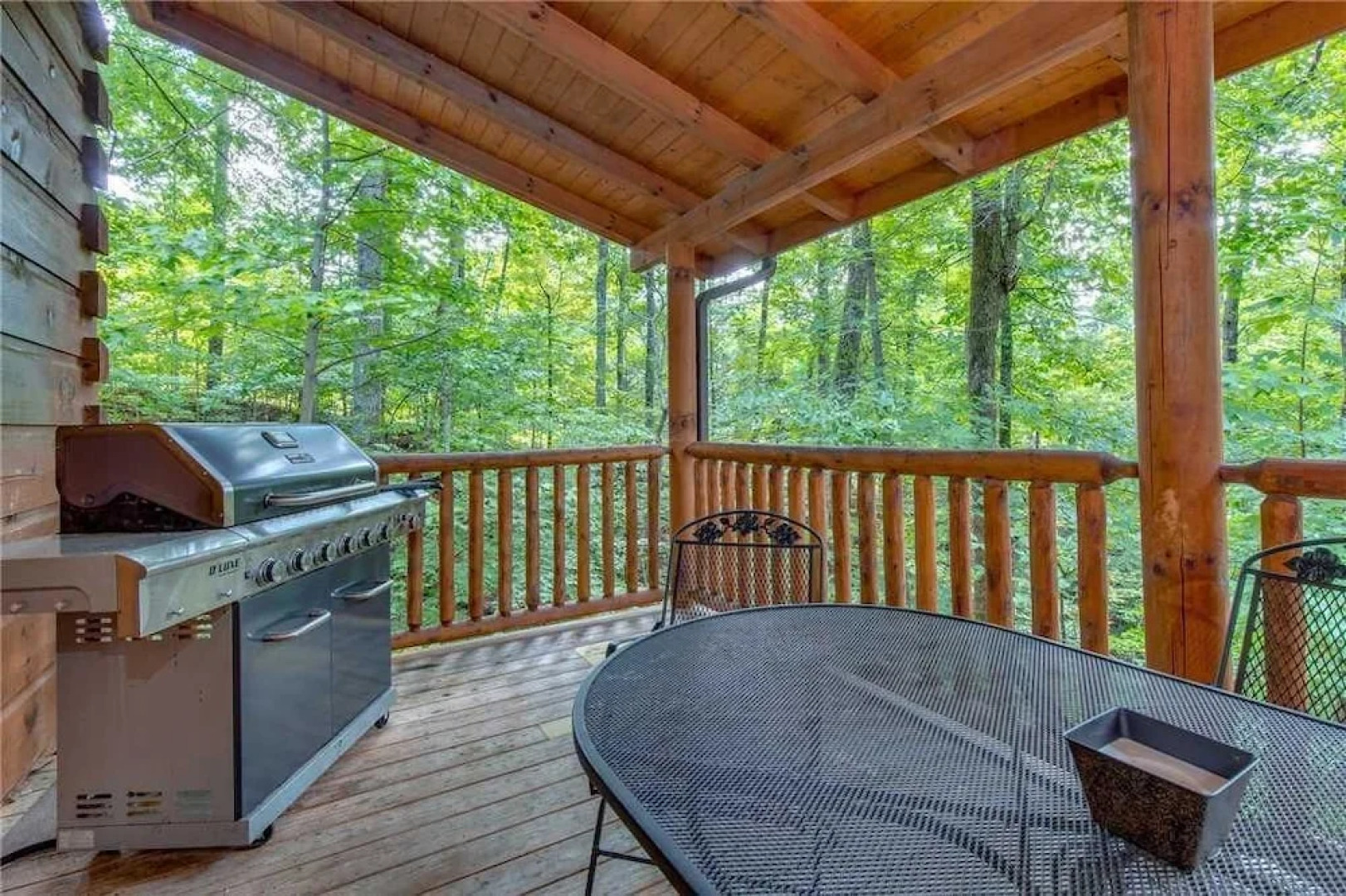 Unbridled Spirit 5 Bedroom Home with Hot Tub