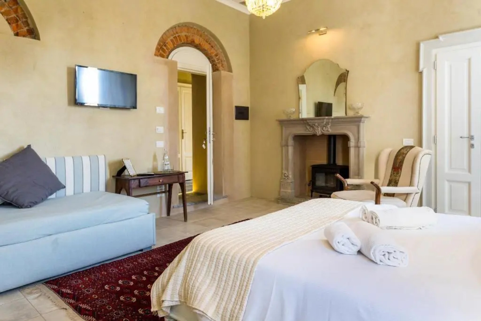 White Lilac romantic B&B adults only