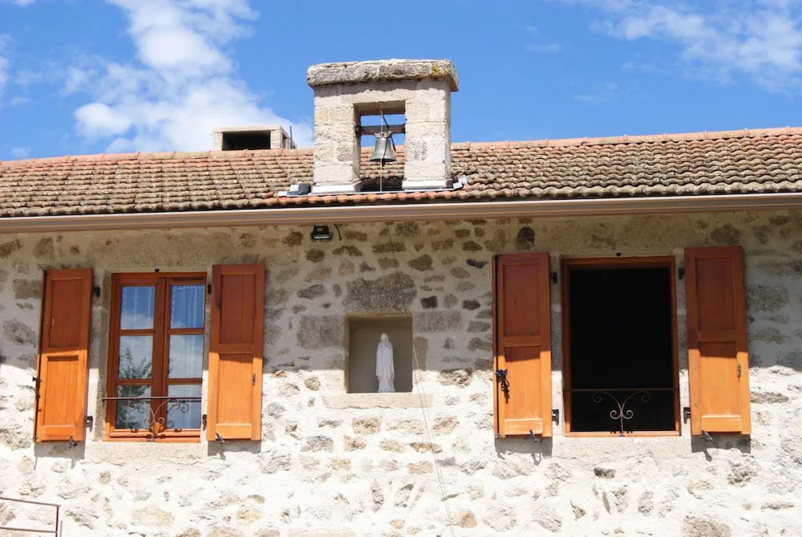 House With 3 Bedrooms in Saint-pal-de-senouire, With Wonderful Mountai
