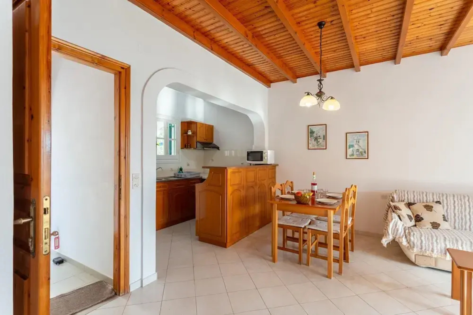 Renoula Walk to Beach Sea Views A C Wifi Car Not Required - 243