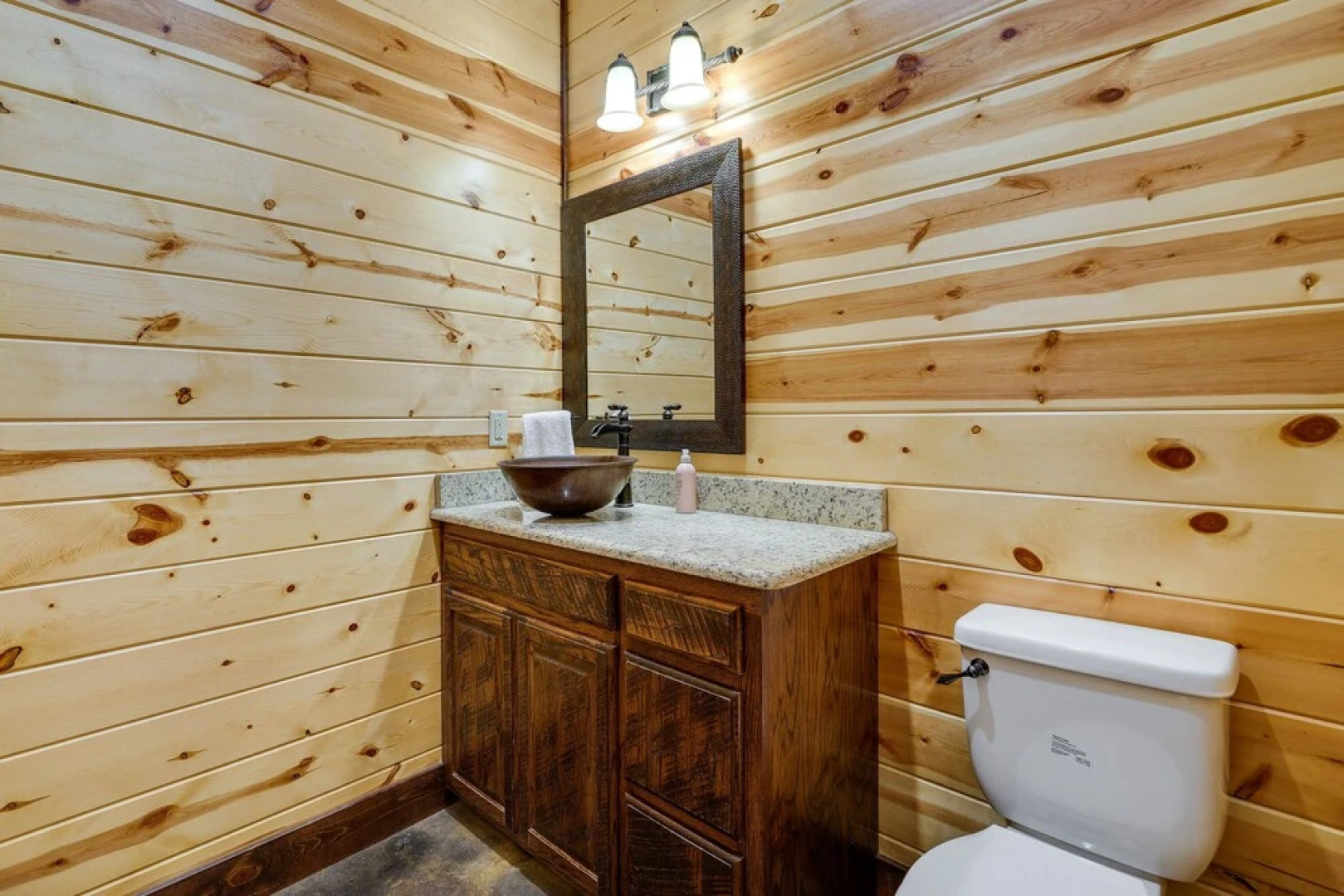 Broken Bow Cabin w/ Game Room & Private Hot Tub!