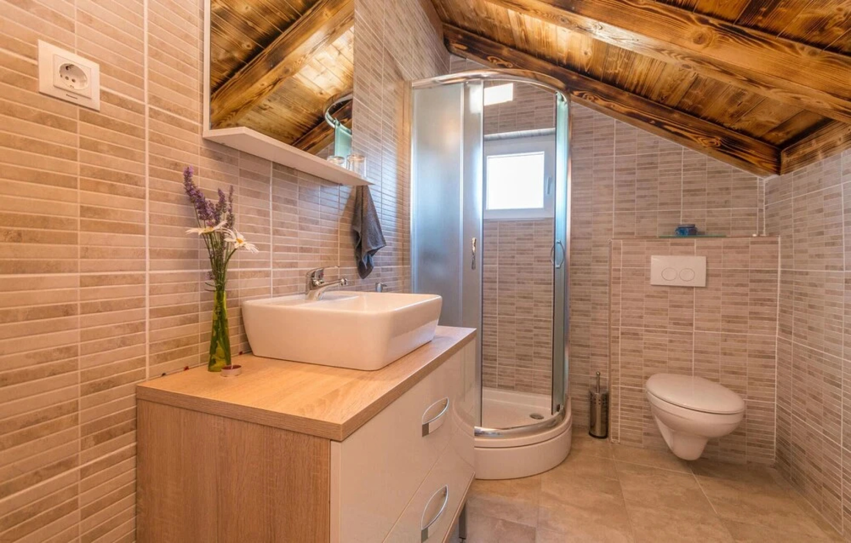 Amazing Home in Donje Rastane With 3 Bedrooms, Wifi and Outdoor Swimming Pool