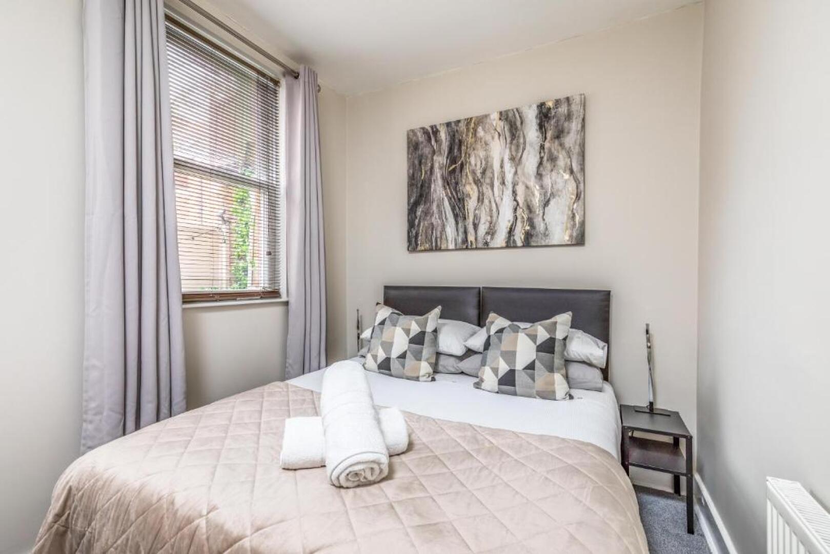 City & Beach at Your Reach - Courtyard & Parking