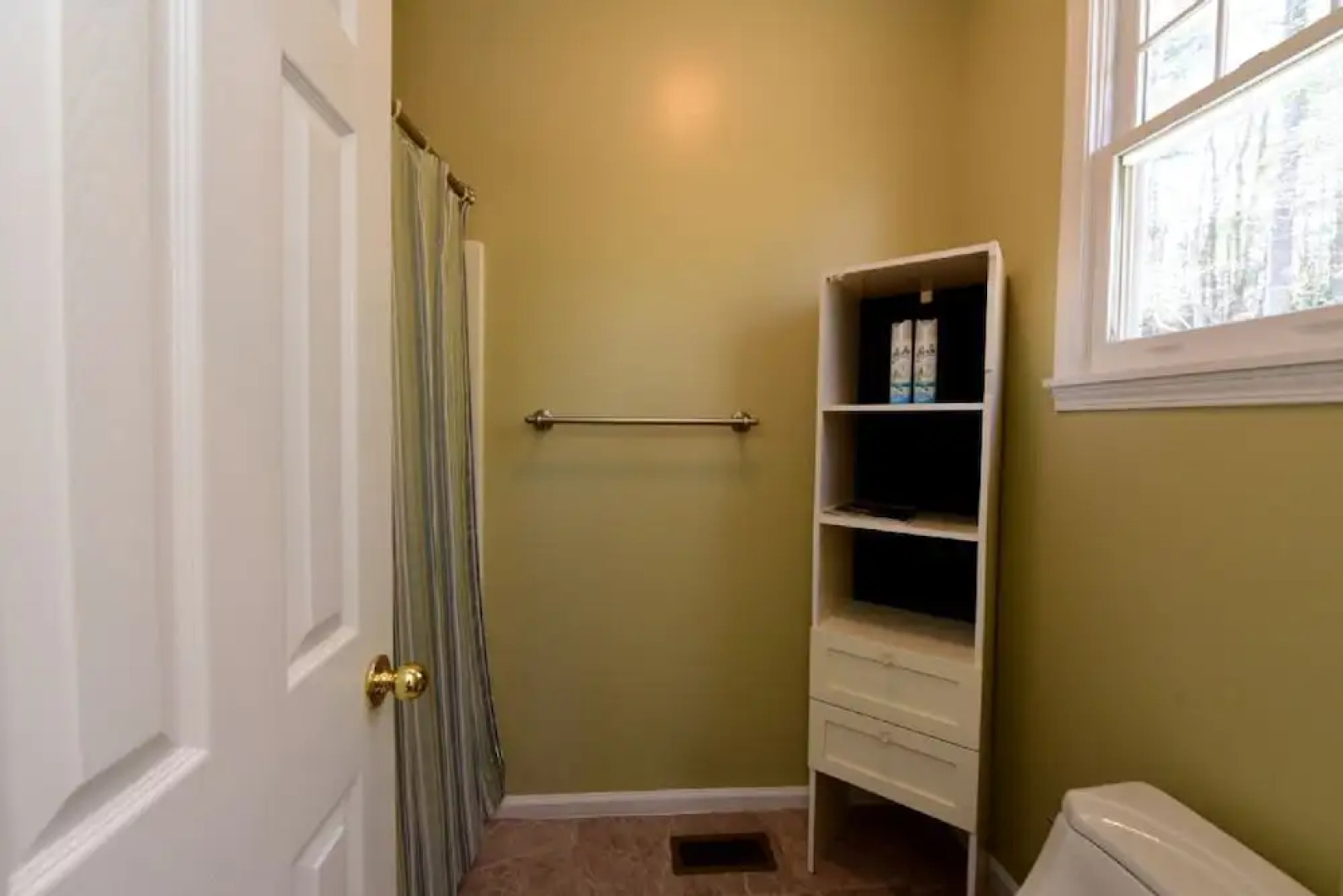 Forest Hill - 3 Br Home