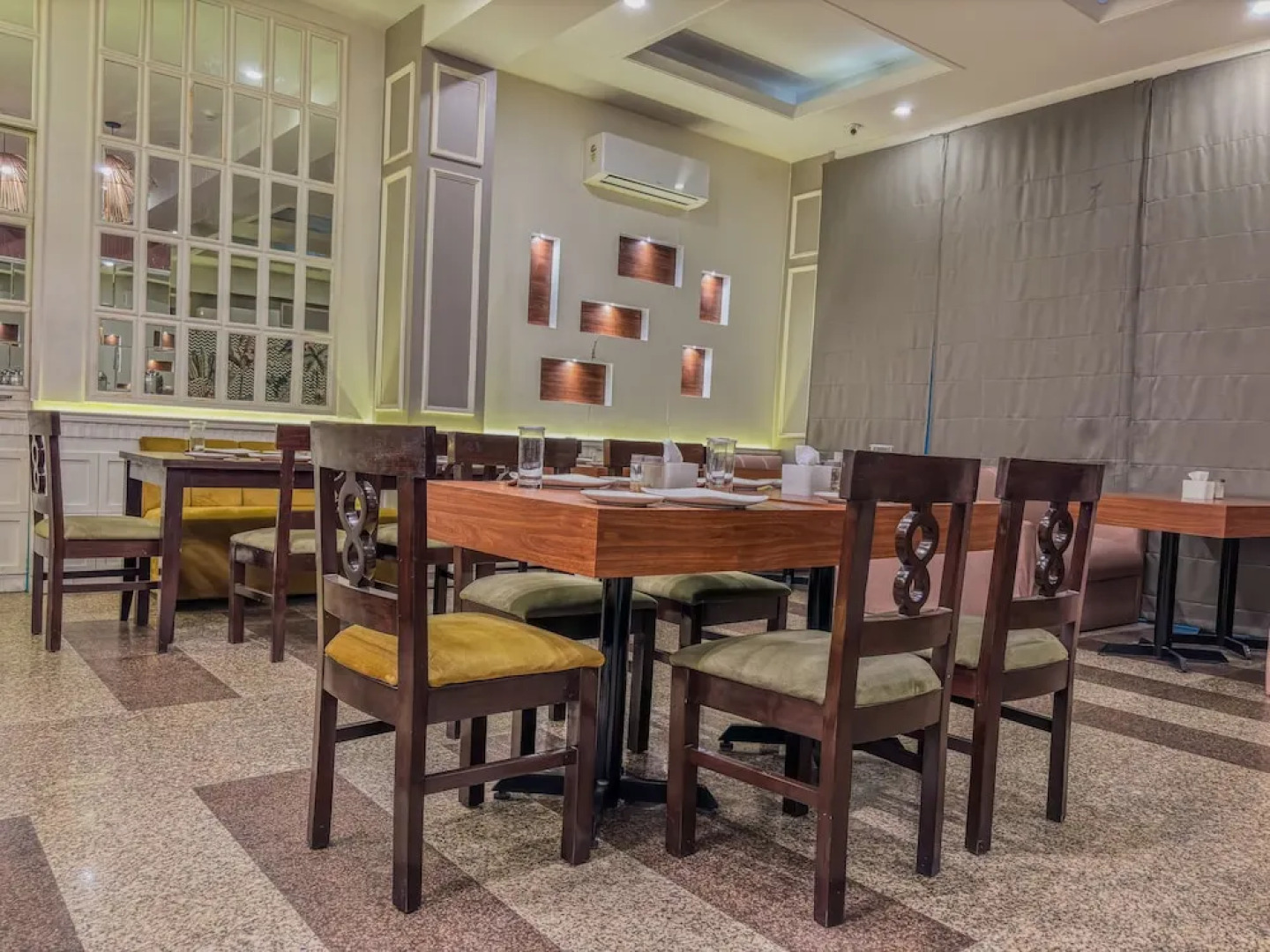 The Grand Hotel Bizzotel