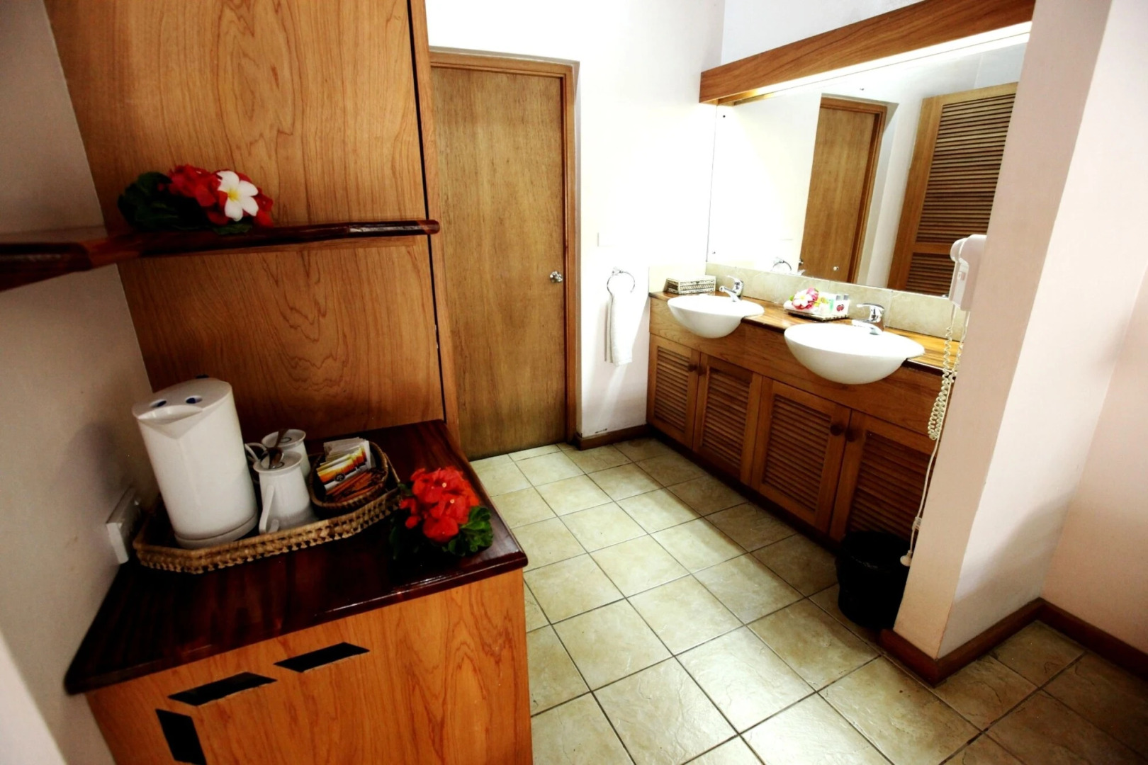 Anchorage Beach Resort