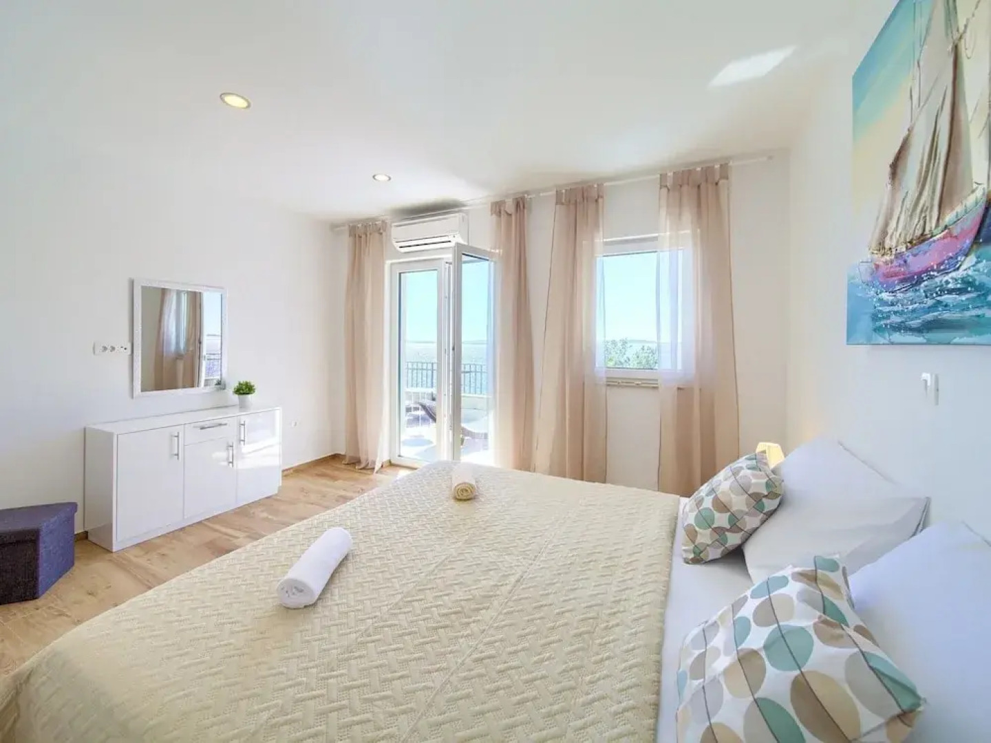 Villa in Cres With Sea Views & Pool