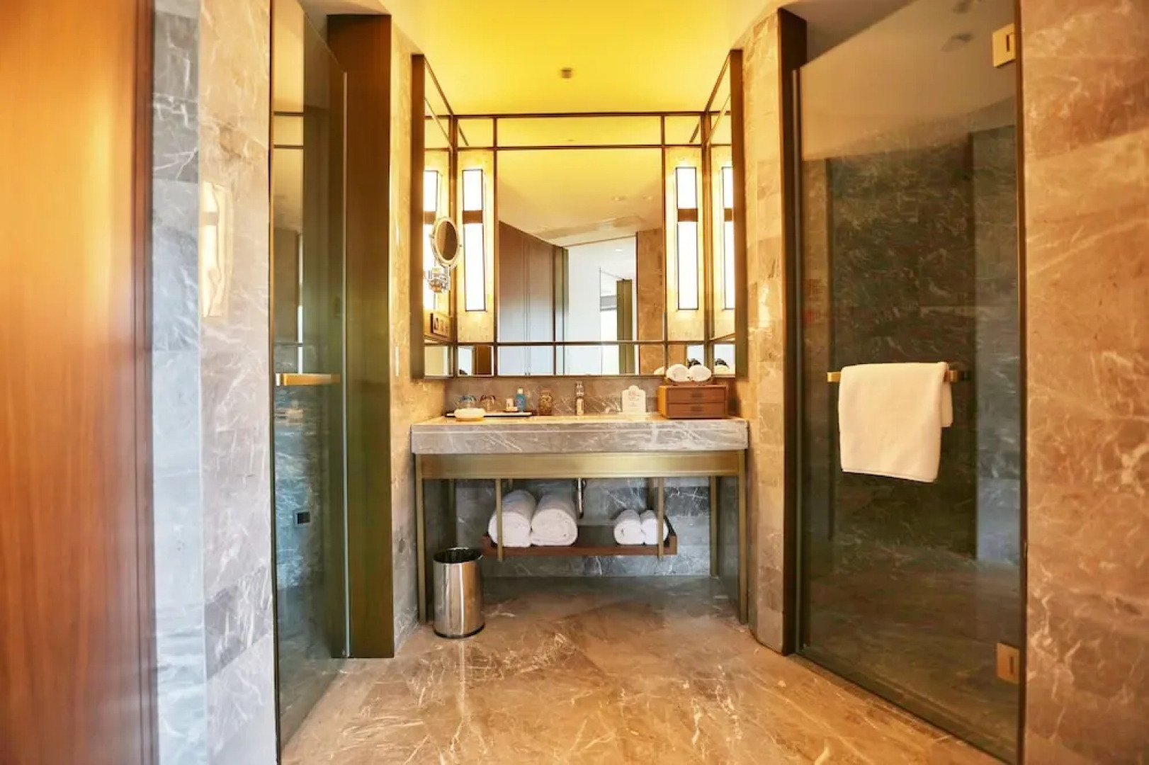 Yading Peninsula Hotel