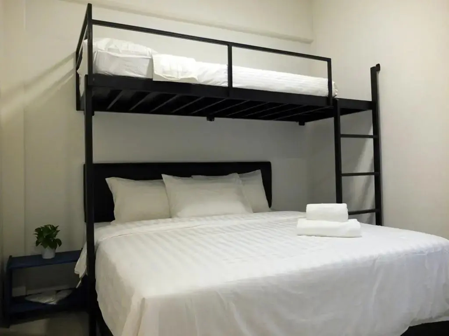 Suite 18 Boutique Hotel - Hostel
