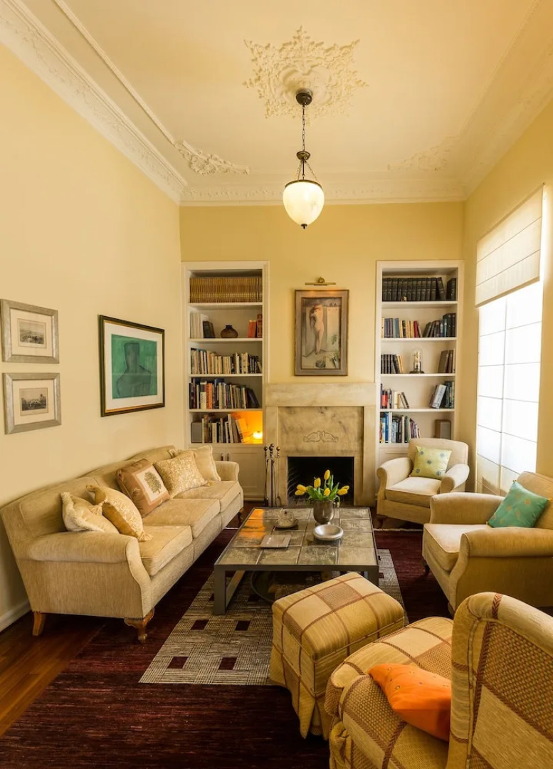 Neoclassical res w/ Acropolis View