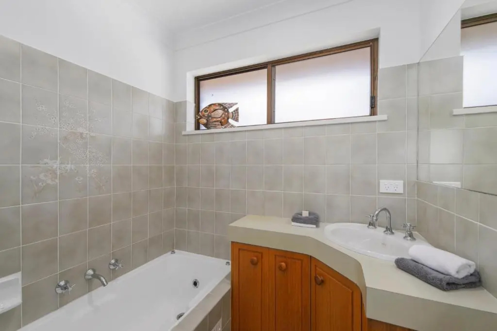 Punt House - riverfront home with ramp access