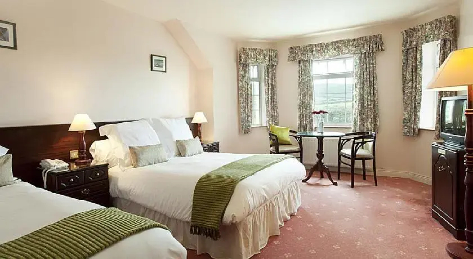 Smerwick Harbour Hotel