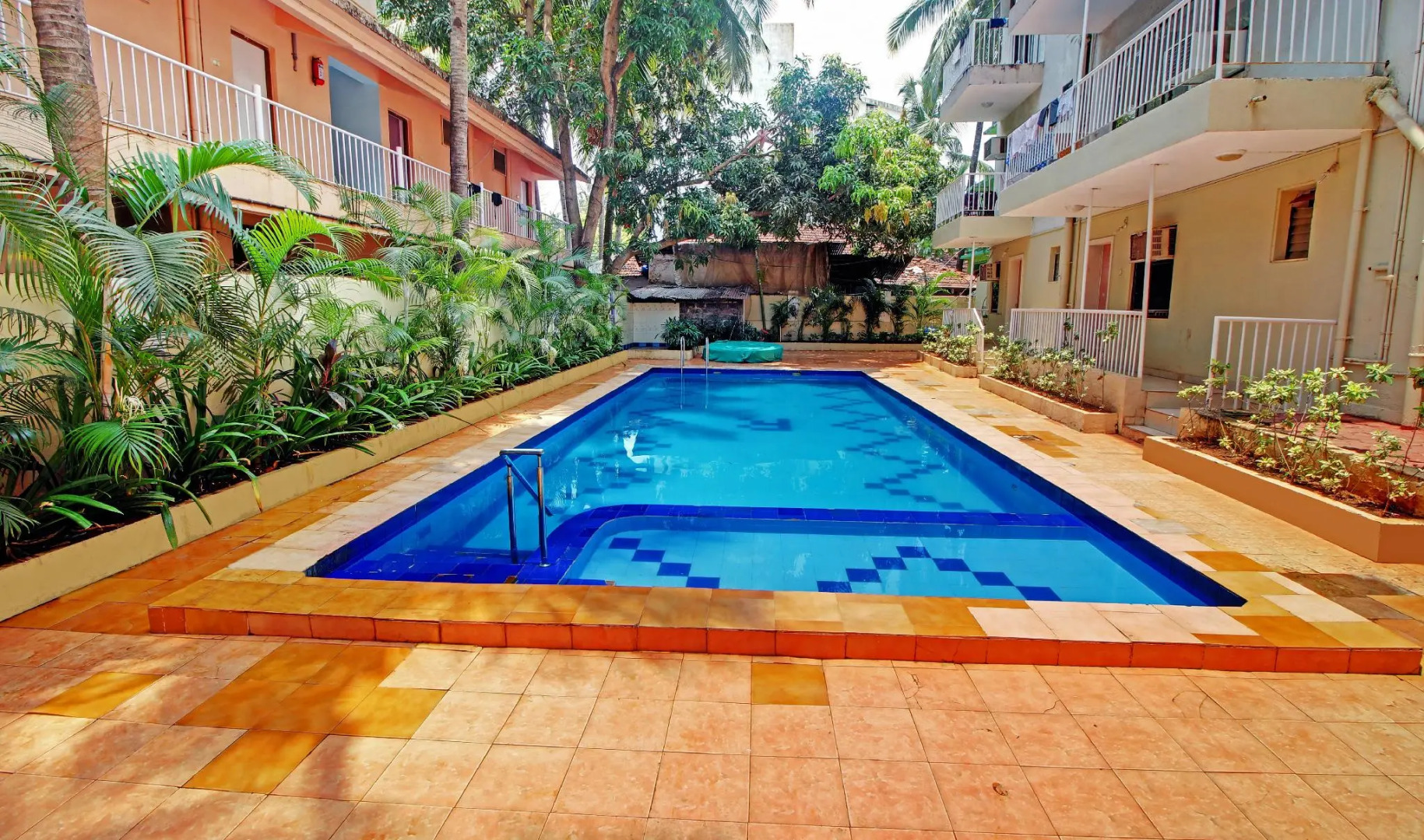 Rahi Coral Beach Resort