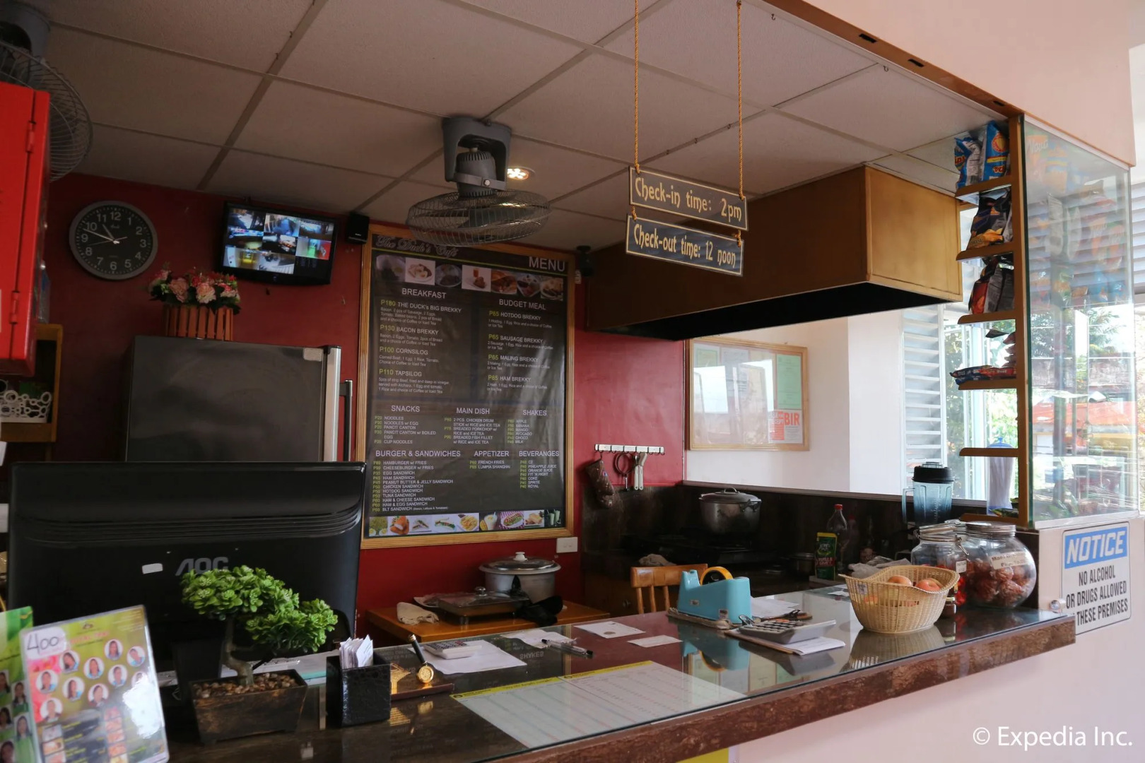 ZEN Rooms Basic White Knights Dumaguete