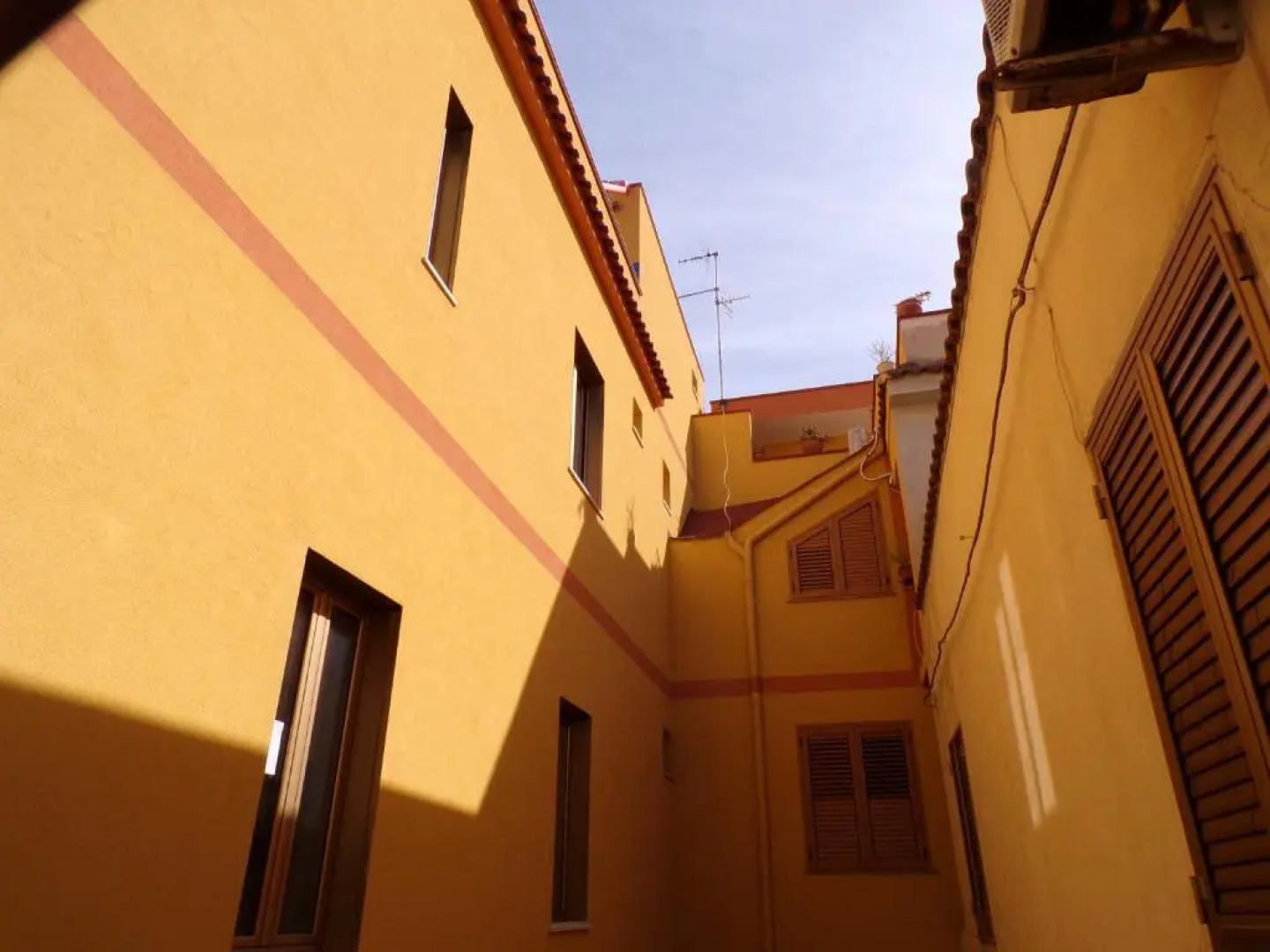 NUOVA AURORA Rent Rooms