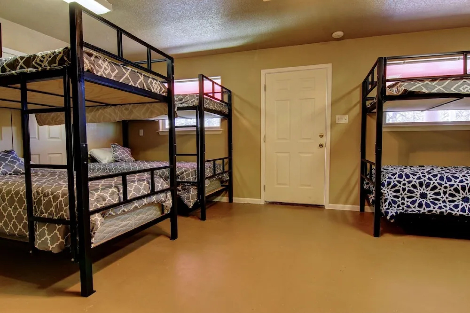 Three Pink Housez RR1 3