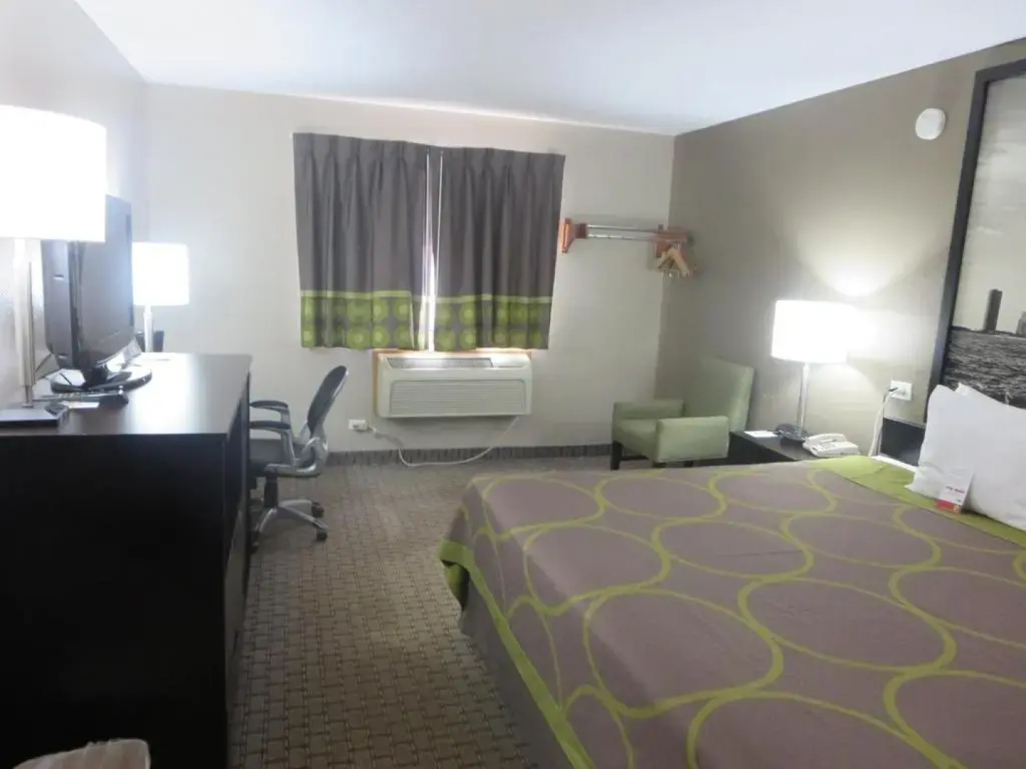 Super 8 Mundelein/Libertyville Area