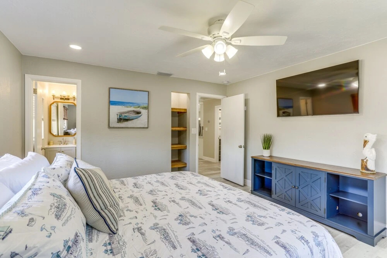 Private Hot Tub: Breezy Seminole Stay!