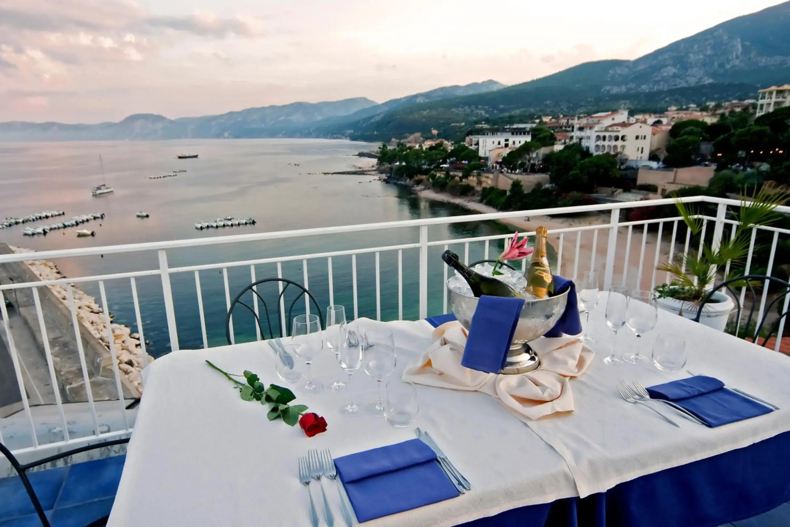 Bue Marino Hotel & Rooftop Bar