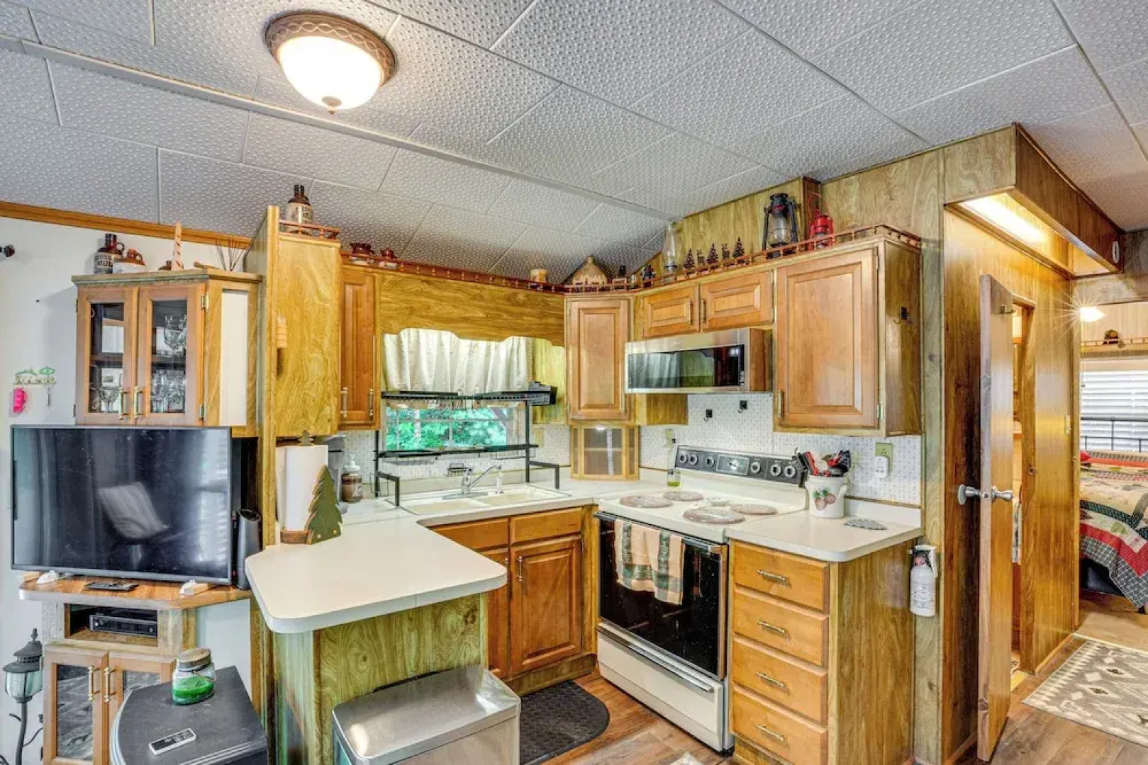 Hike, Swim, Ski & More: Pet-friendly Newland Home!