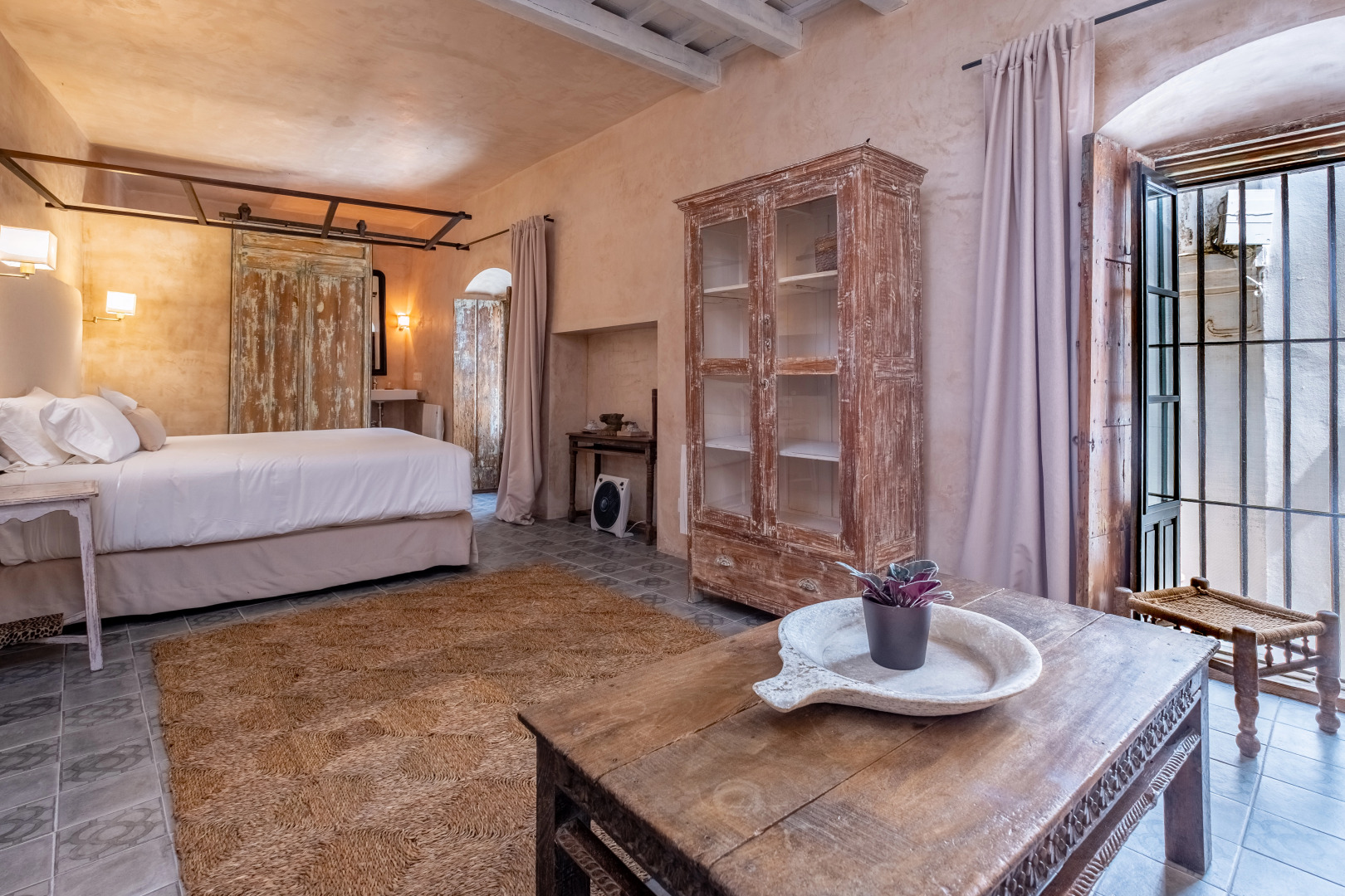 Boutique Hotel V-by Grupo Tribu